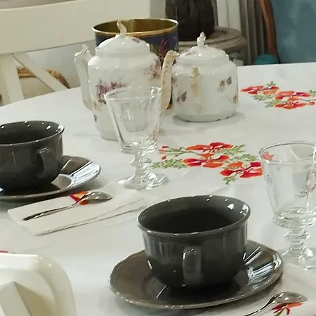 2 D'hotes Chante-coucou Bed & Breakfast 3*