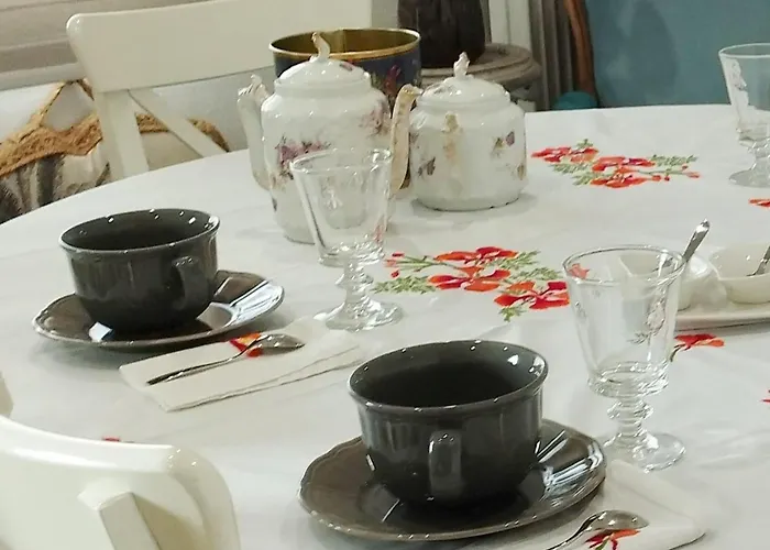 2 D'hôtes Chante-coucou Couette-café 3*